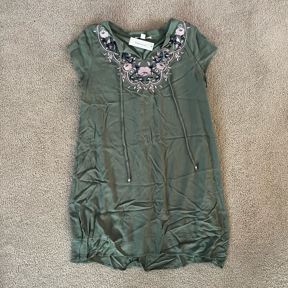 NWT Francesca’s Short Sleeved Dress